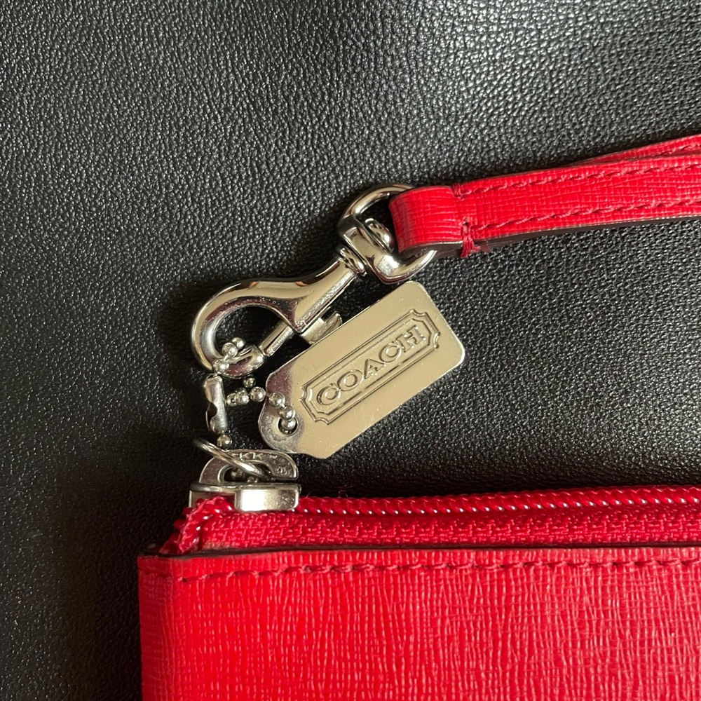 COACH - Flawless Red Leather Bag / iPad Case - Picture 2 of 10